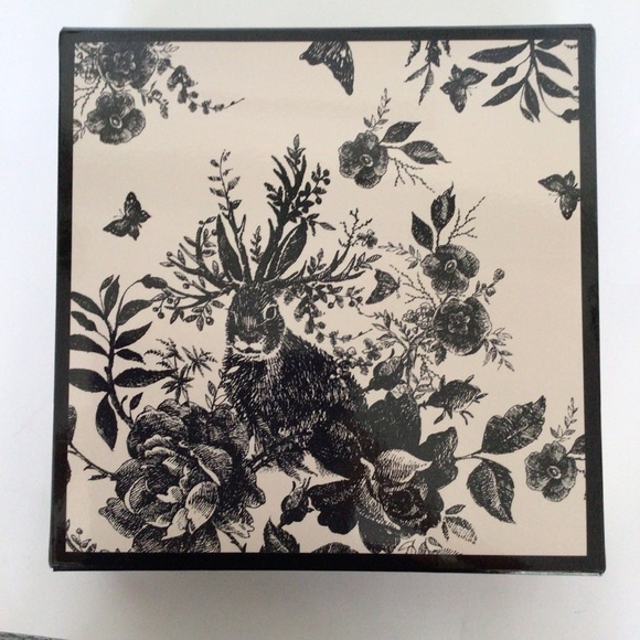 VICTORIAS SECRET LIMITED EDITION GIFT BOX - Picture 2 of 9